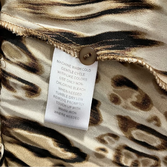 ⭐️2/$30⭐ Allison Taylor ruffled animal/leopard print short-sleeve blouse, size L - Picture 5 of 7